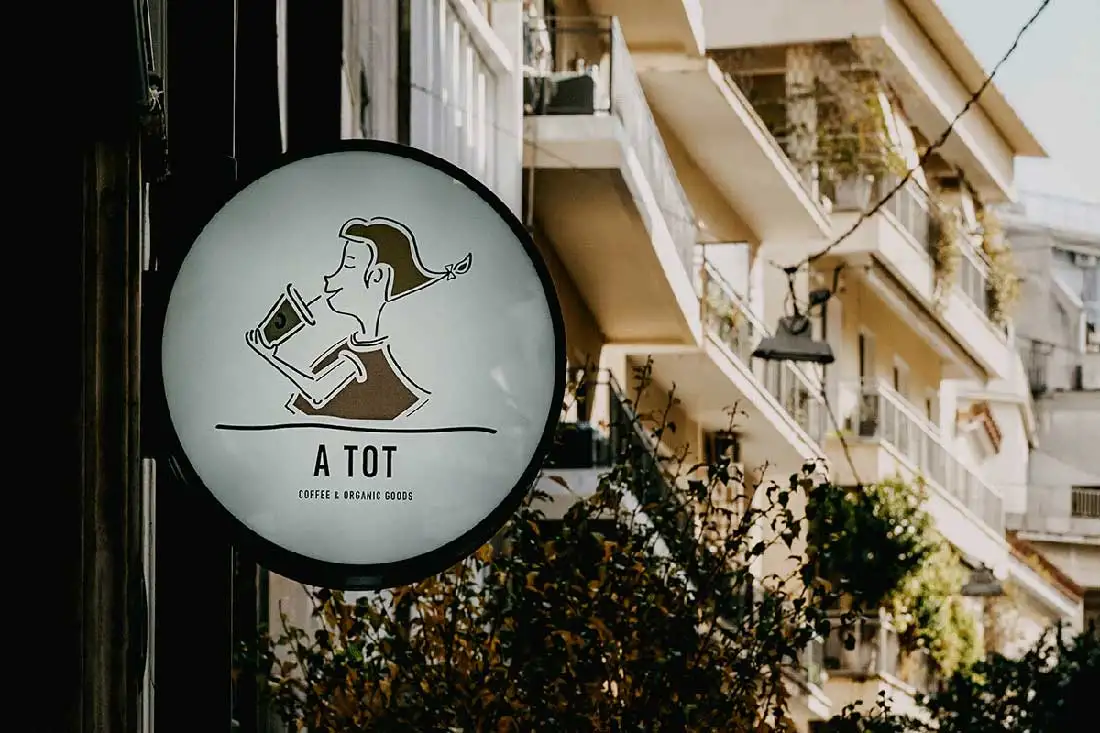 Ξύλινες κατασκευές στο καφέ A tot