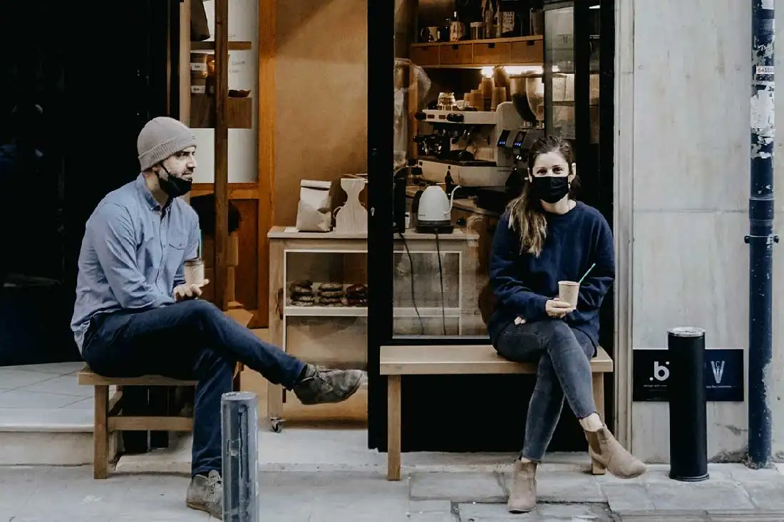 Ξύλινες κατασκευές στο καφέ A tot