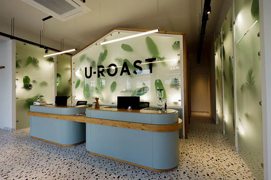 Ξύλινες κατασκευές στο καφέ U-ROAST