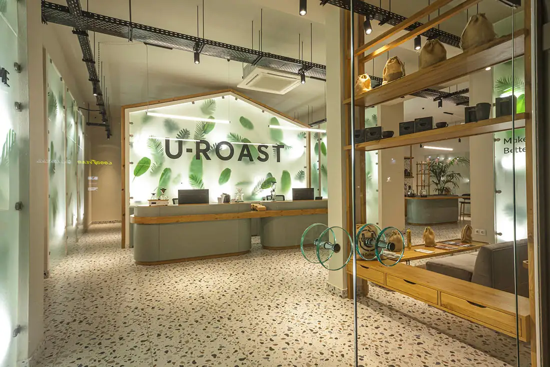 Ξύλινες κατασκευές στο καφέ U-ROAST