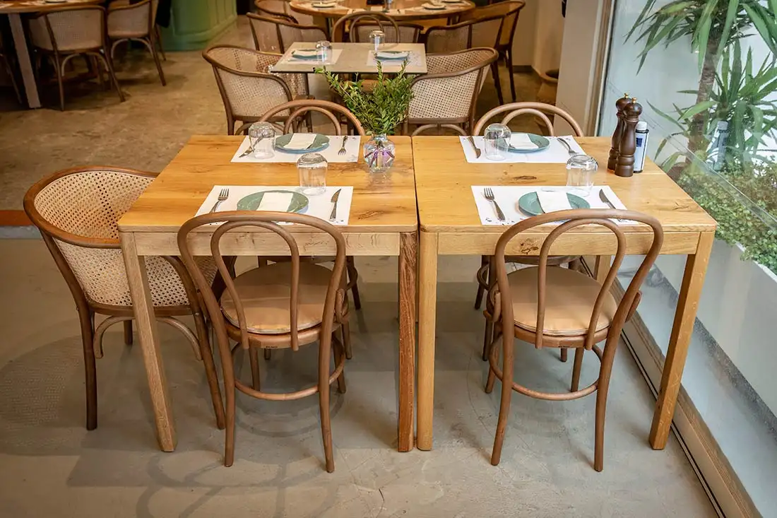 Ξύλινες κατασκευές στο εστιατόριο MANGIO