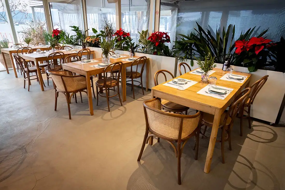 Ξύλινες κατασκευές στο εστιατόριο MANGIO