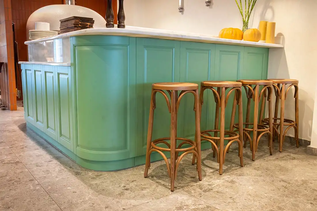 Ξύλινες κατασκευές στο εστιατόριο MANGIO